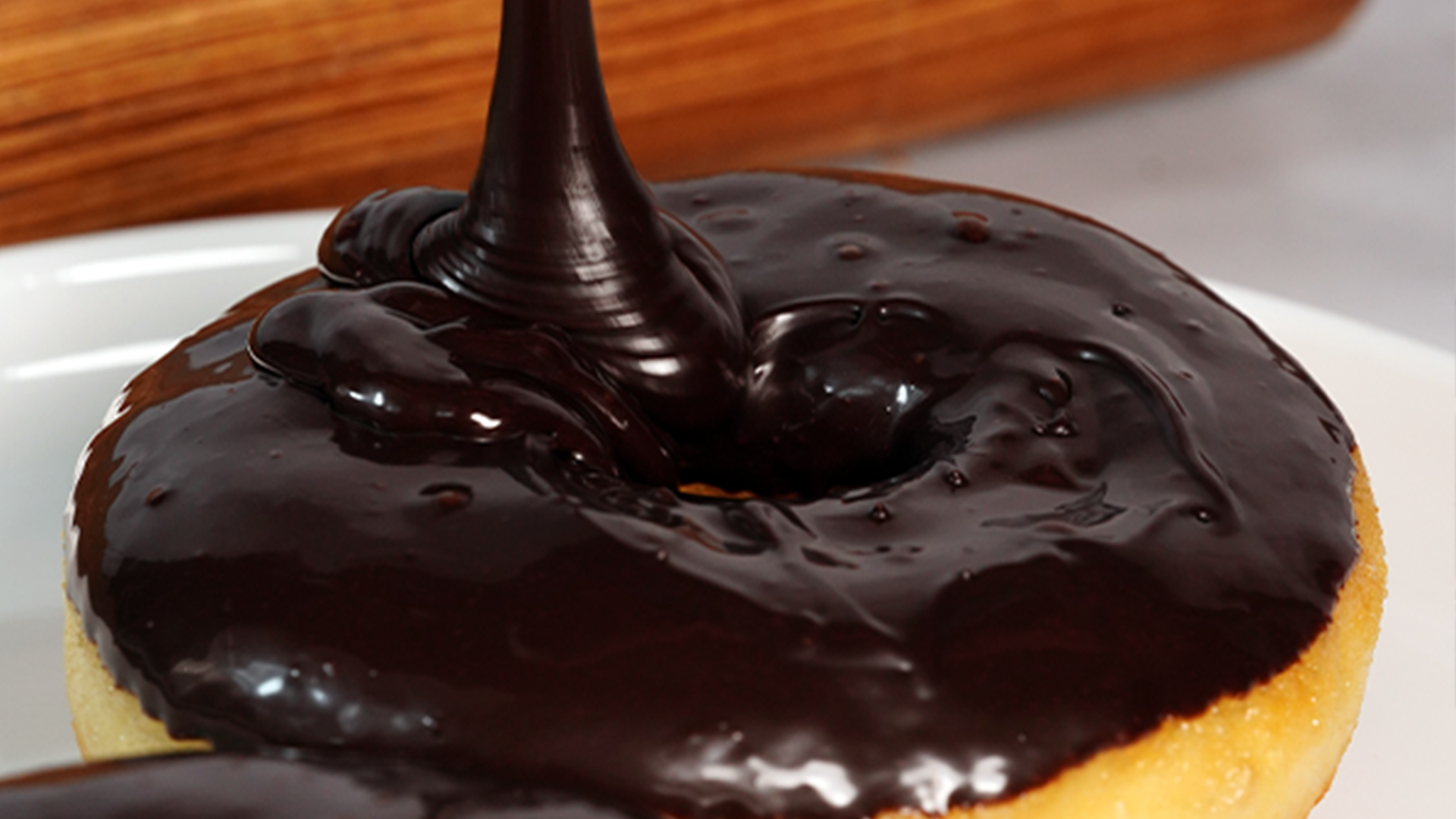 Cara Coating Donat Agar Glossy dan Tidak Retak (Rahasia Hasil Premium untuk Jualan)