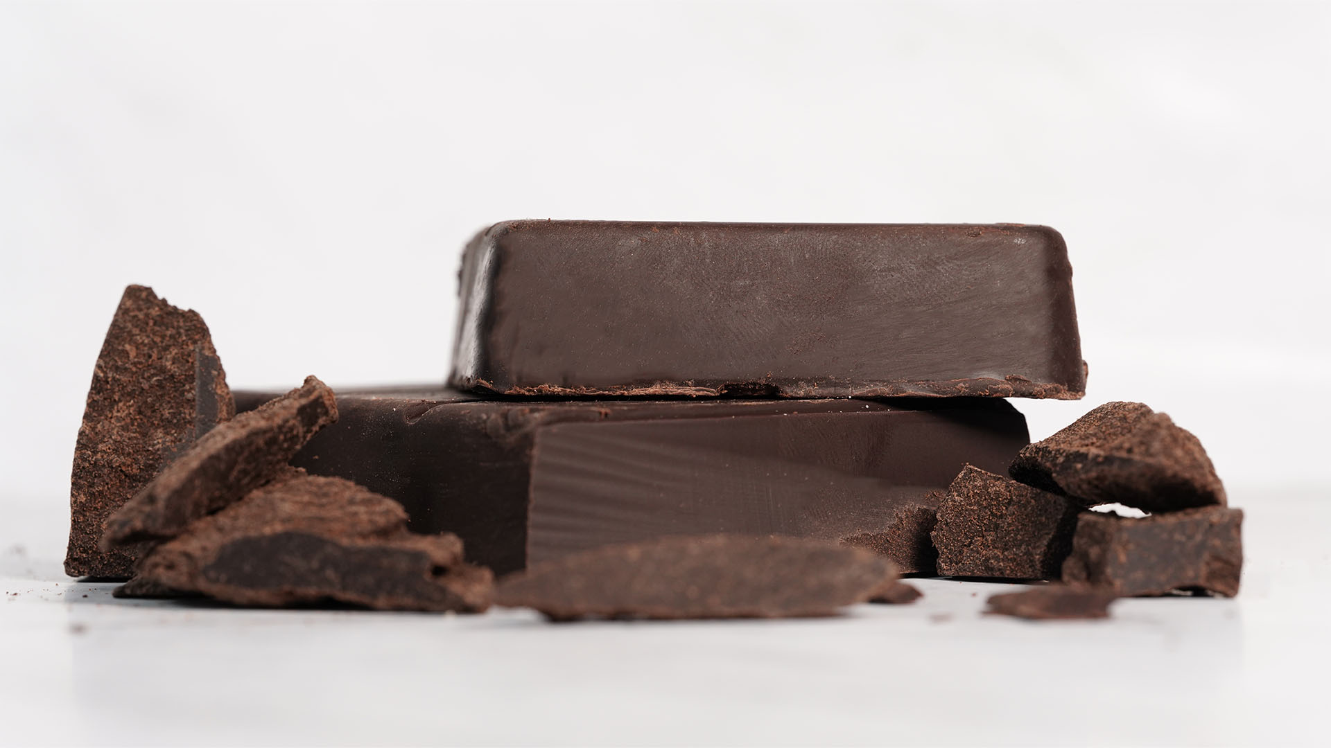 Perbedaan Cokelat Compound vs Couverture: Panduan Lengkap untuk Bakery